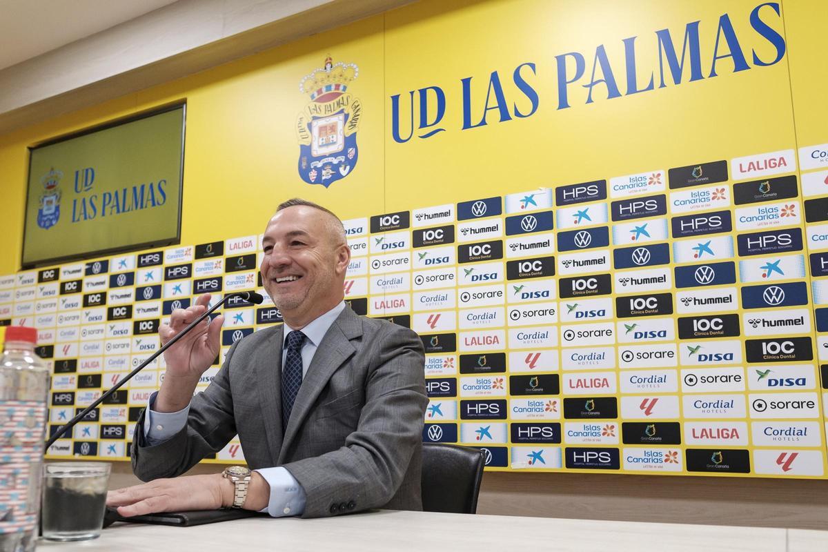 La UD Las Palmas tiene cerrado a su nuevo entrenador, "más vertical", y a siete fichajes