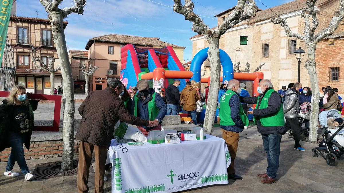 Voluntarios de la AECC de Toro colaboran en la iniciativa &quot;Fotos con corazón&quot;