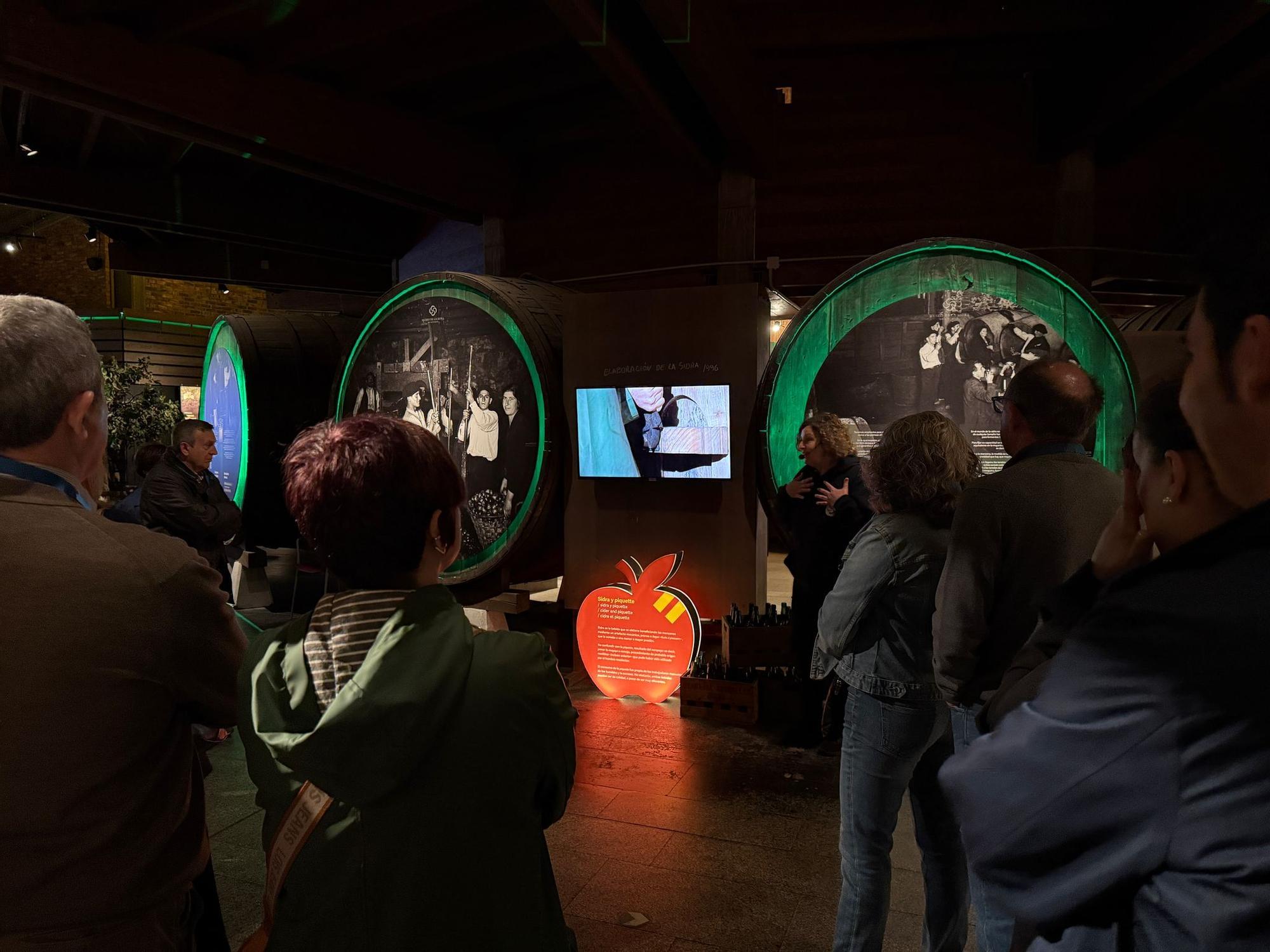 La Semana de la Floración del Manzano concluye con una visita al 'Sancta Sanctorum' de la cultura sidrera asturiana