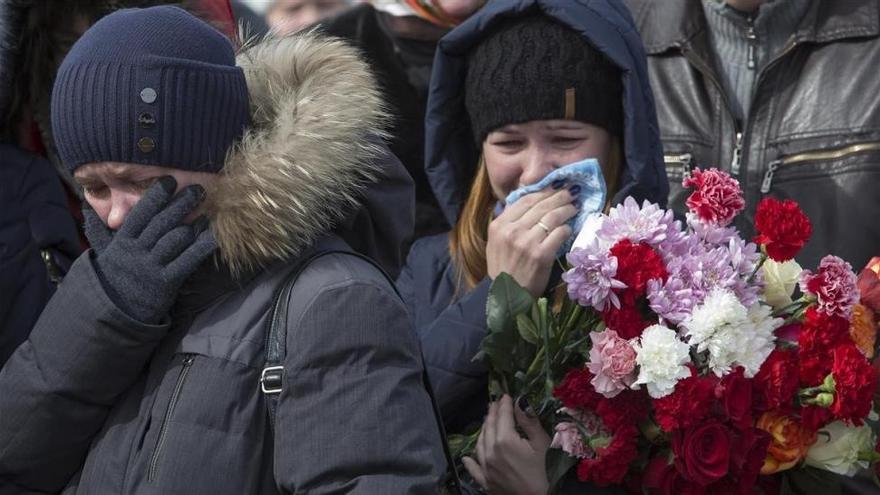 Rusia entierra a las víctimas del trágico incendio de Siberia