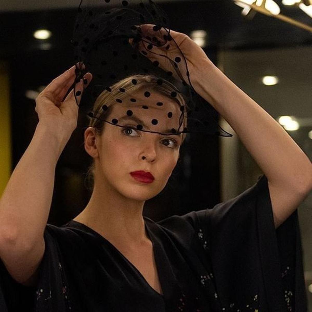 La actriz Jodie Comer con uno de sus espectaculares looks en 'Killing Eve'