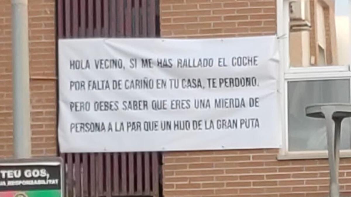 El cartel visto en Massanassa