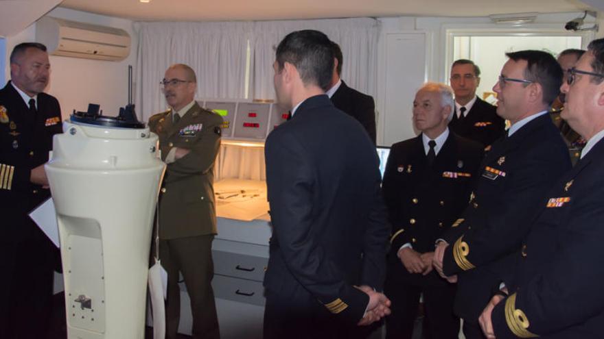 El jefe del Estado Mayor de la Defensa visita la Escuela Naval de Marín