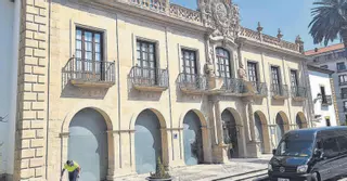Hoasa reparará los techos de las tiendas del Reconquista