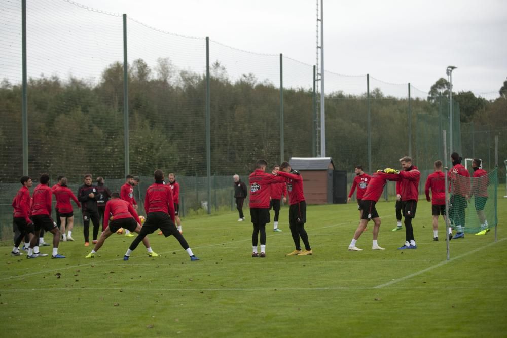 El Dépor se entrena tras golear al Oviedo