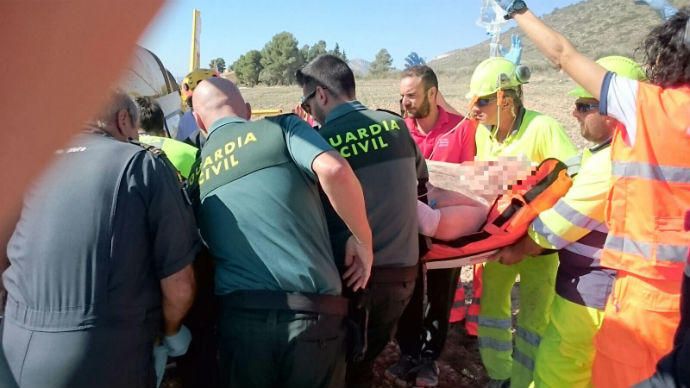 El hombre ha tenido que ser trasladado en helicóptero al Hospital General de Alicante
