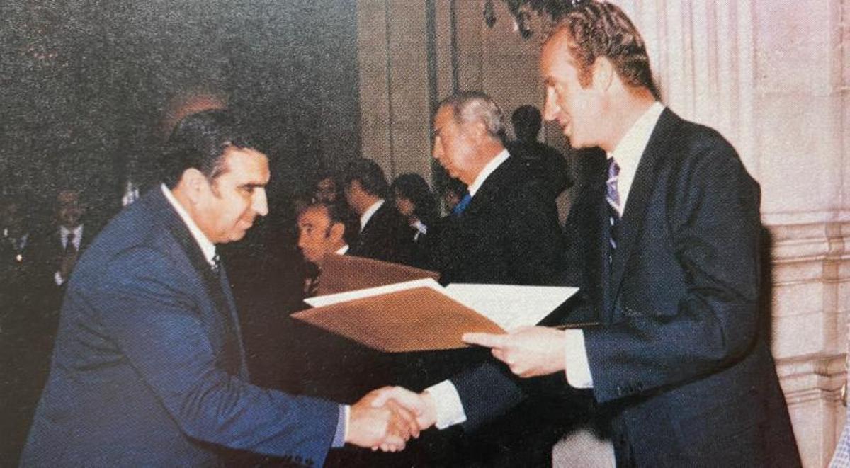 Noventa años en tensión continua