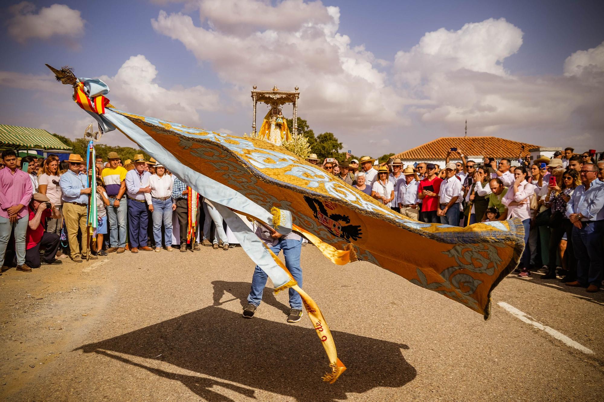 La Virgen de Luna regresa a su ermita rodeada de romeros