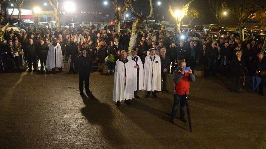 Algúns protagonistas seguiron o pregón desde a alameda. // G.Núñez