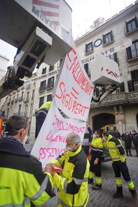 Protesta de la brigada d'enllumenat de Girona