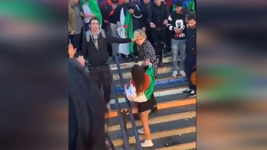 Brutal agresión múltiple a una mujer trans en París  Vídeo