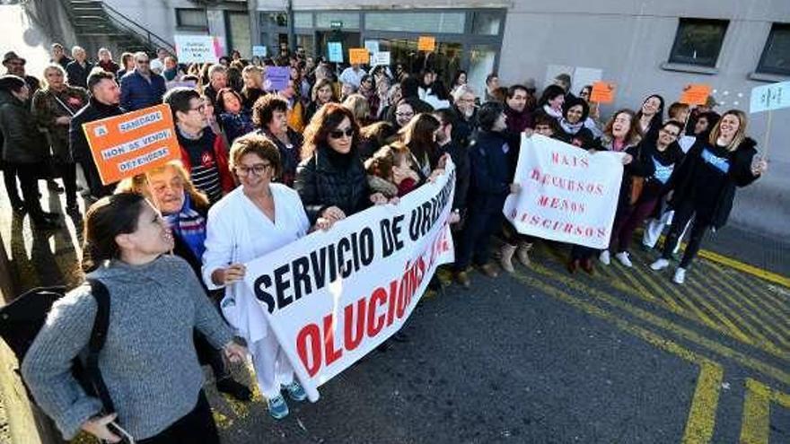 La protesta realizada ante Urgencias del CHOP. // Gustavo Santos