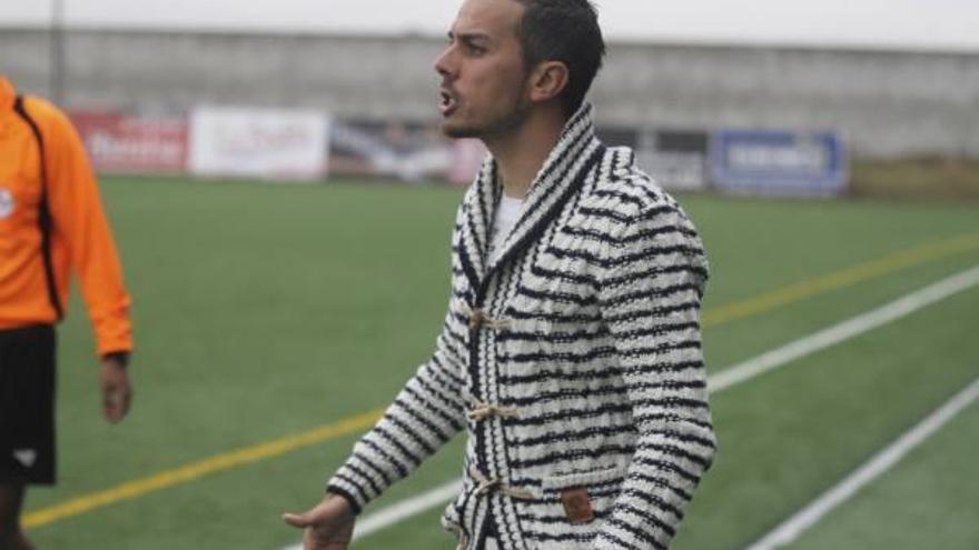 Rubén de la Barrera, técnico del GCE Villaralbo, durante el último partido disputado en casa.