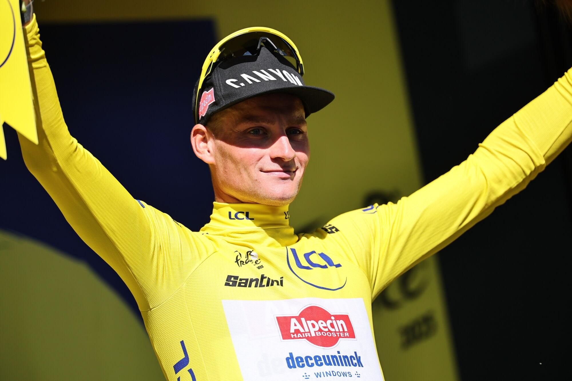 (France), 10/07/2025.- Dutch rider Mathieu Van Der Poel of Alpecin - Deceuninck team celebrates on the podium in his leader yellow jersey during the 6th stage of the Tour de France cycling race over 201.5km from Bayeux to Vire Normandie, France, 10 July 2025. (Ciclismo, Francia) EFE/EPA/CHRISTOPHE PETIT TESSON