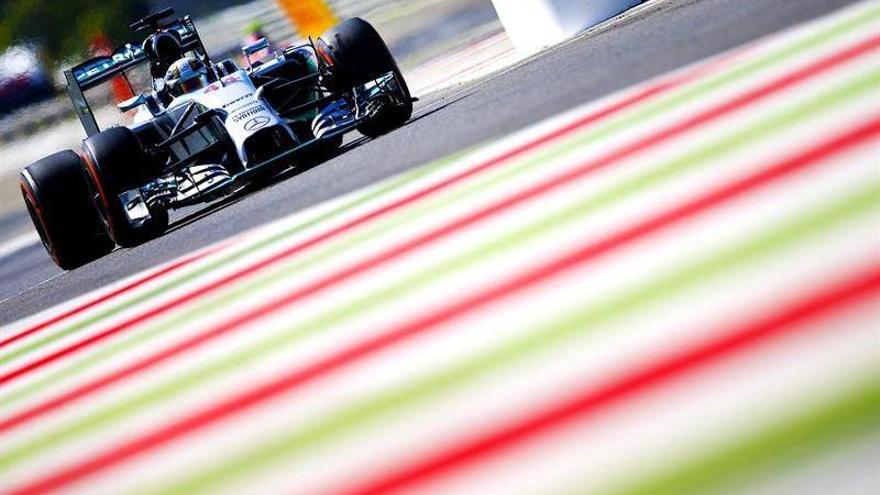 Hamilton le gana la batalla a un nervioso Rosberg en Monza