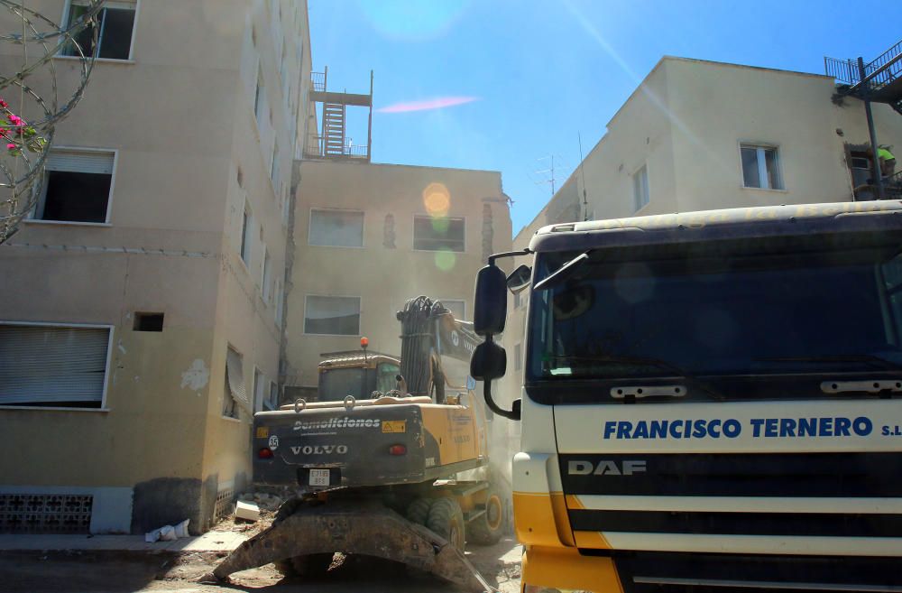 Comienzan las obras de derribo del antiguo hospital de la Cruz Roja