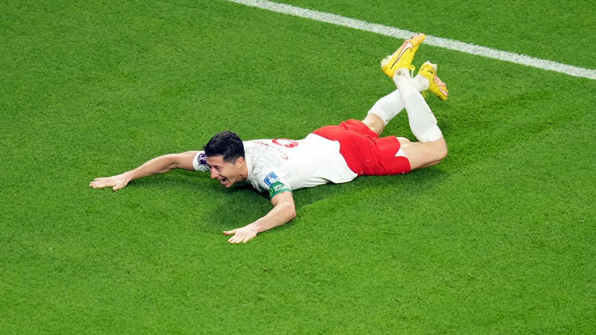 Robert Lewandowski celebra su gol en el Polonia-Arabia Saudí