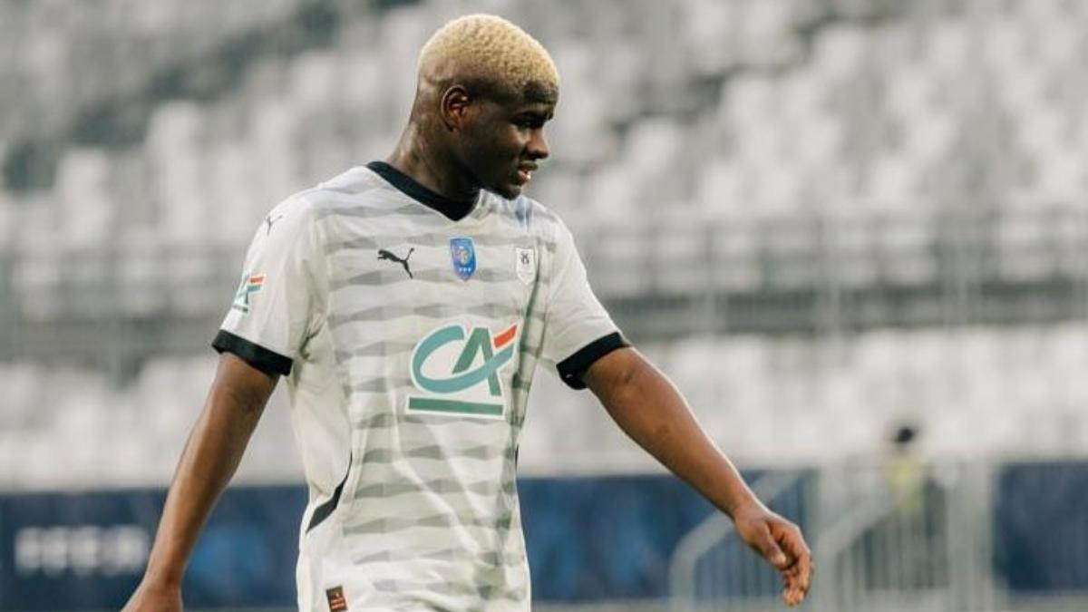 Así presentó el Rennes al Mika Faye