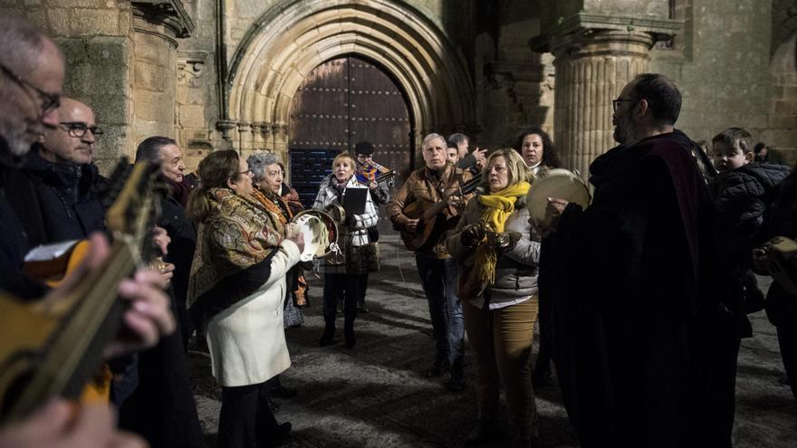 El Redoble y Aldea Moret, por villancicos en Cáceres