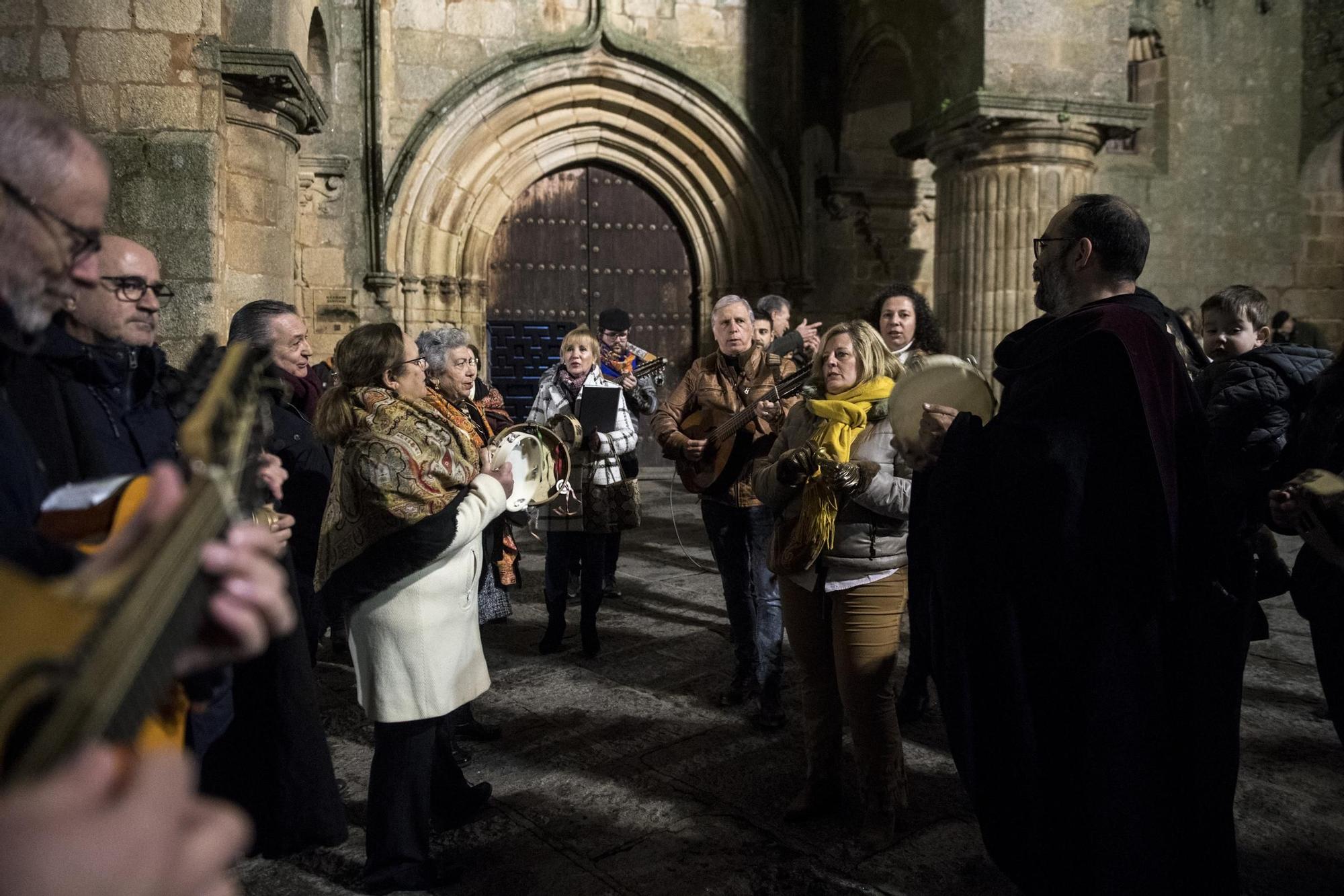 Galería | El Redoble y Aldea Moret, por villancicos en Cáceres