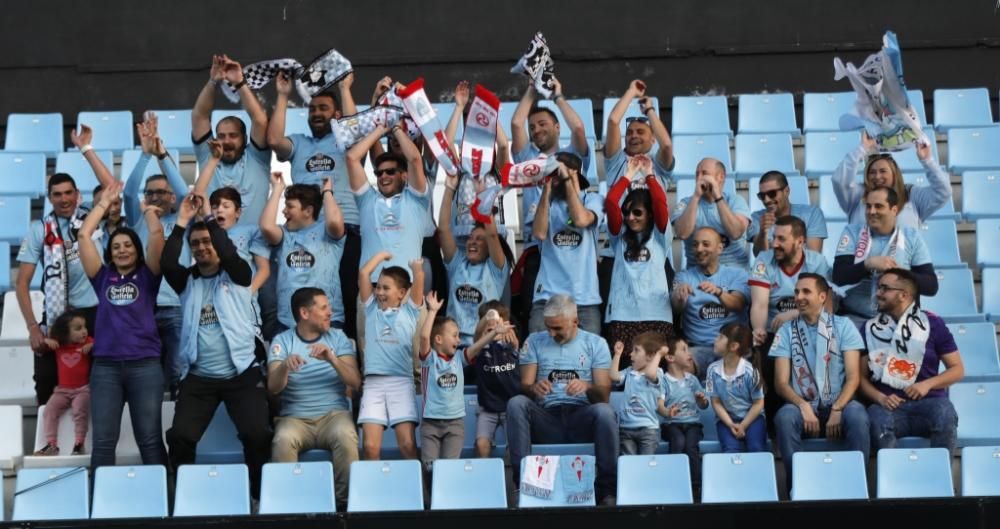 La afición del Celta se calza las botas del jugador número doce