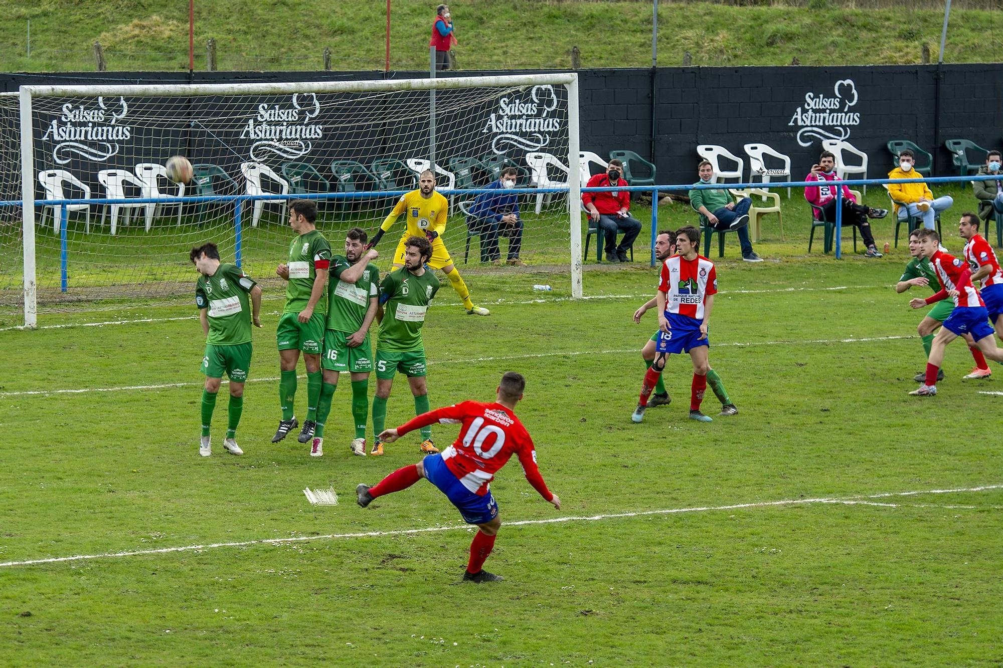 Las mejores imágenes de la jornada en la Tercera División de Asturias