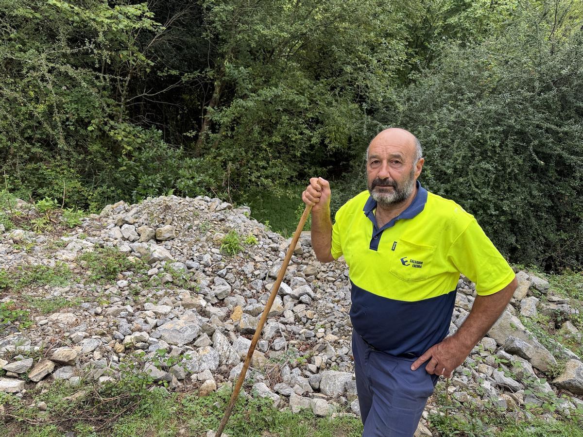 Protesta de vecinos de Llerandi (Parres) contra la destrucciòn de una laguna