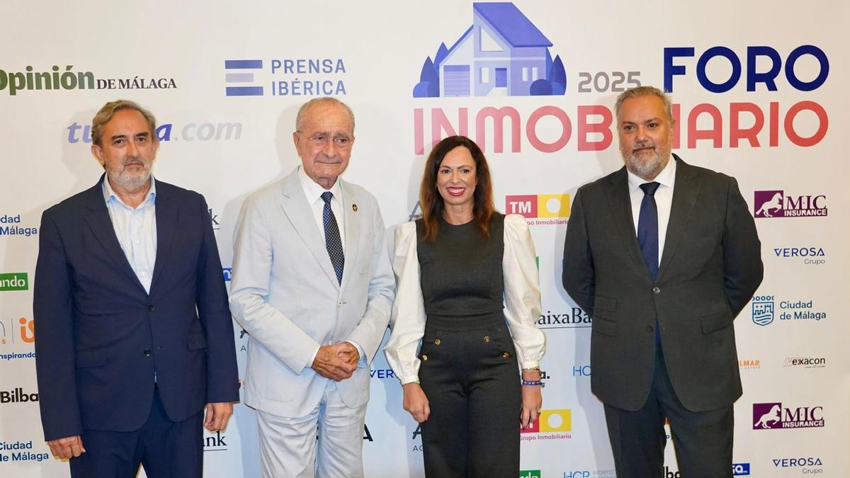 La consejera Rocío Díaz, junto al alcalde de Málaga, Francisco de la Torre, José Ramón Mendaza, director de La Opinión de Málaga y Raúl Rico, gerente de nuestro periódico