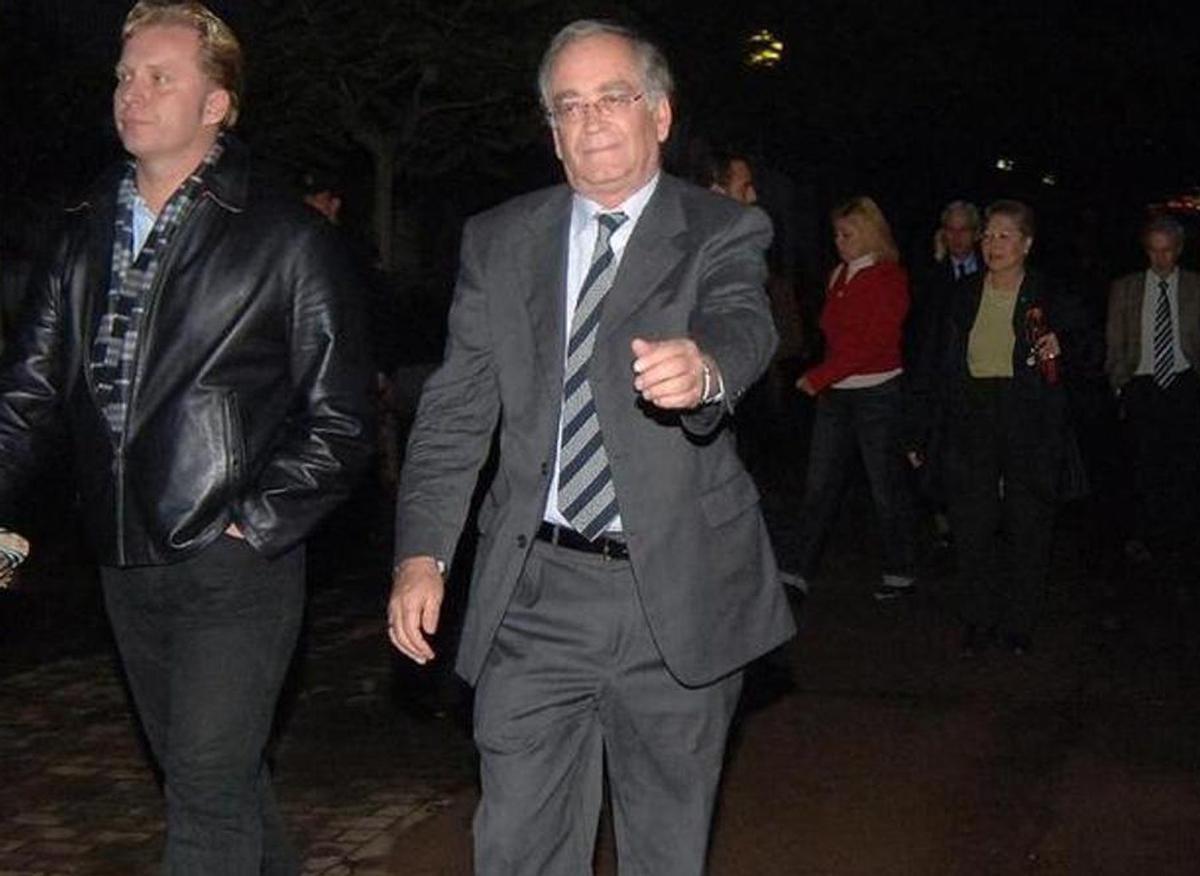 Víctor Pérez Ascanio, a su salida del Heliodoro junto al exdirectivo Frank Tolle.