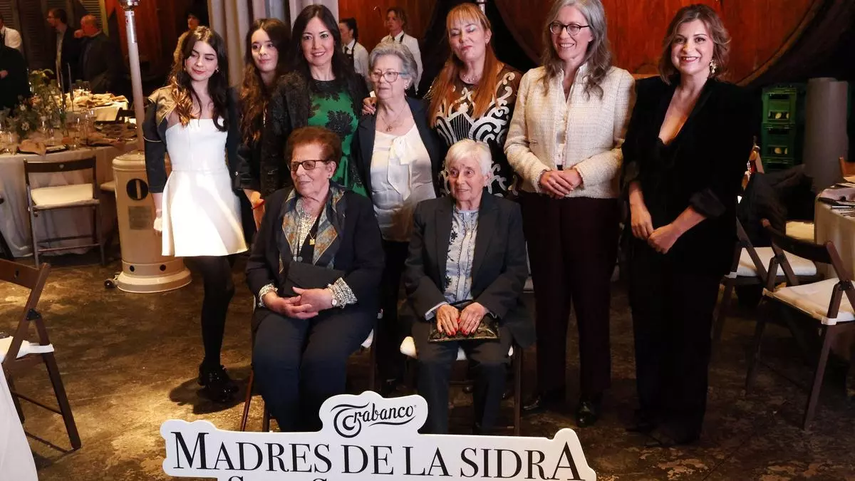 El patrimonio femenino de la sidra brilla en la gala solidaria de Trabanco