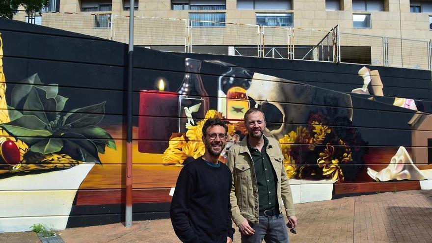 El imaginario de Robe y Manolillo Chinato ya se vislumbra en un monumental mural de Brea en Plasencia