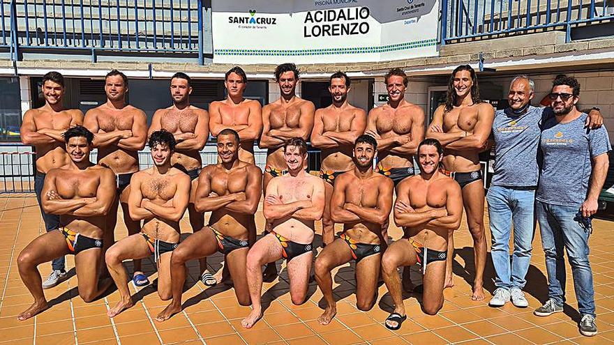 La plantilla del Echeyde, tras su victoria contra el Navarra.