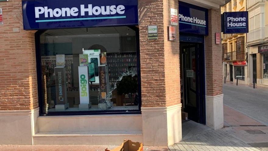 Roban por cuarta vez en la tienda de Phone House