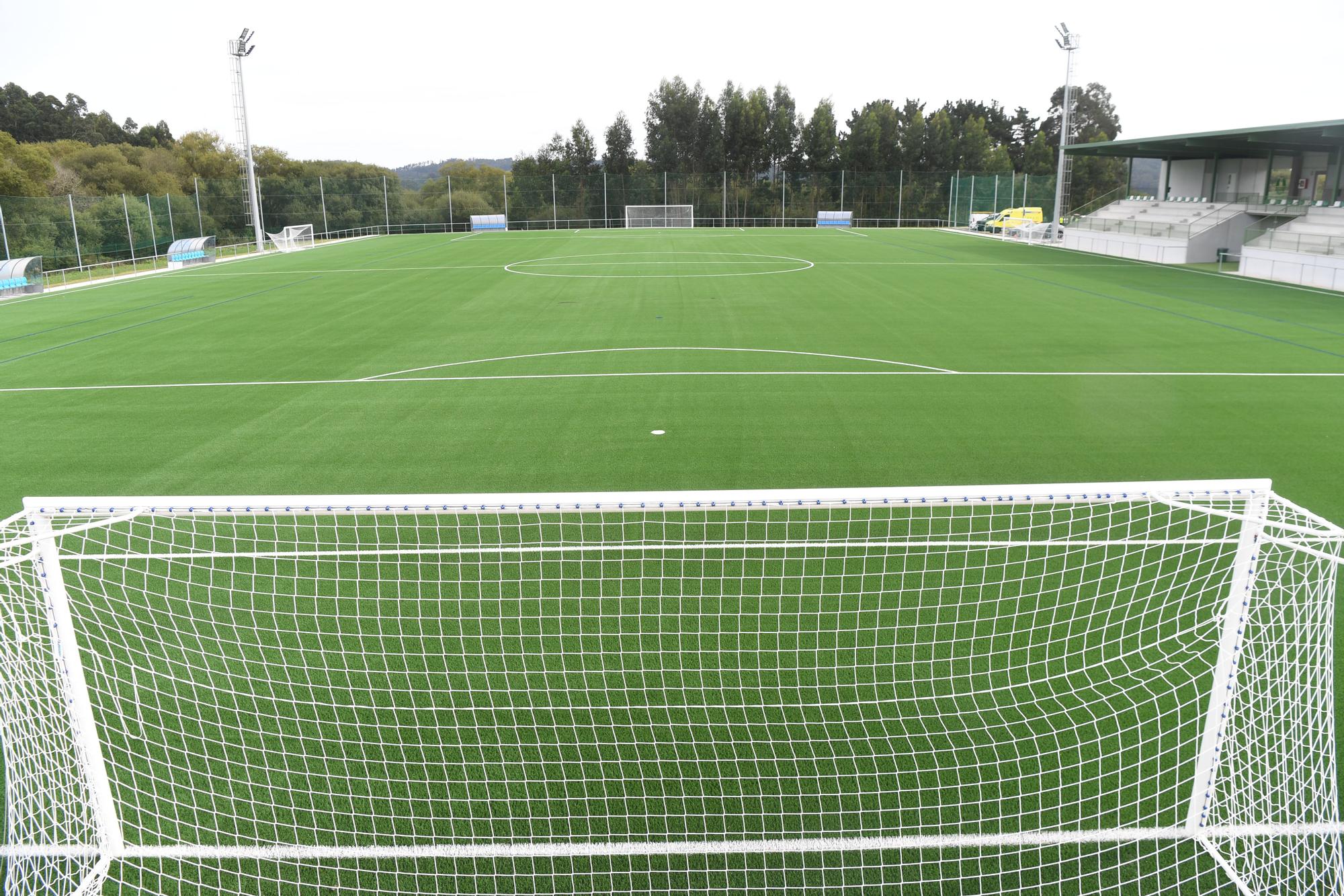 Inauguración del campo de fútbol del Marino de Mera en Oleiros