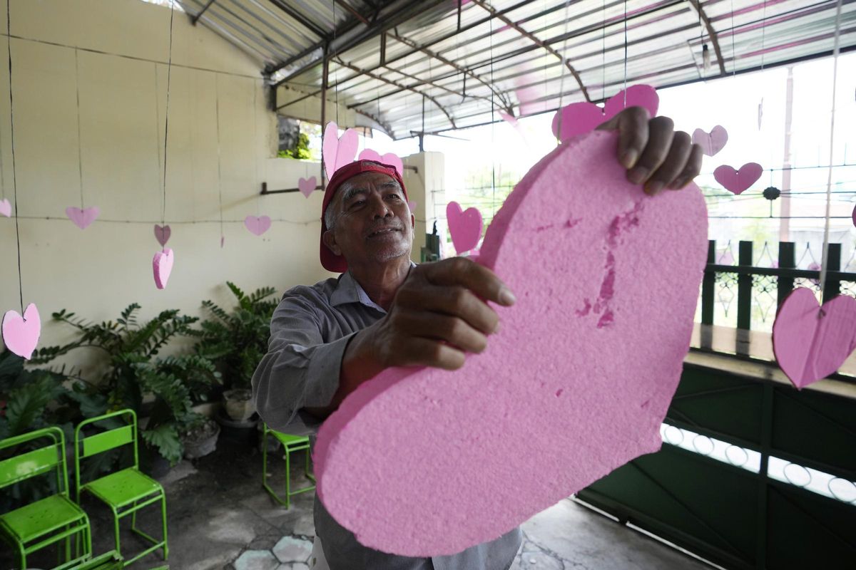 El mundo se prepara para celebrar San Valentín