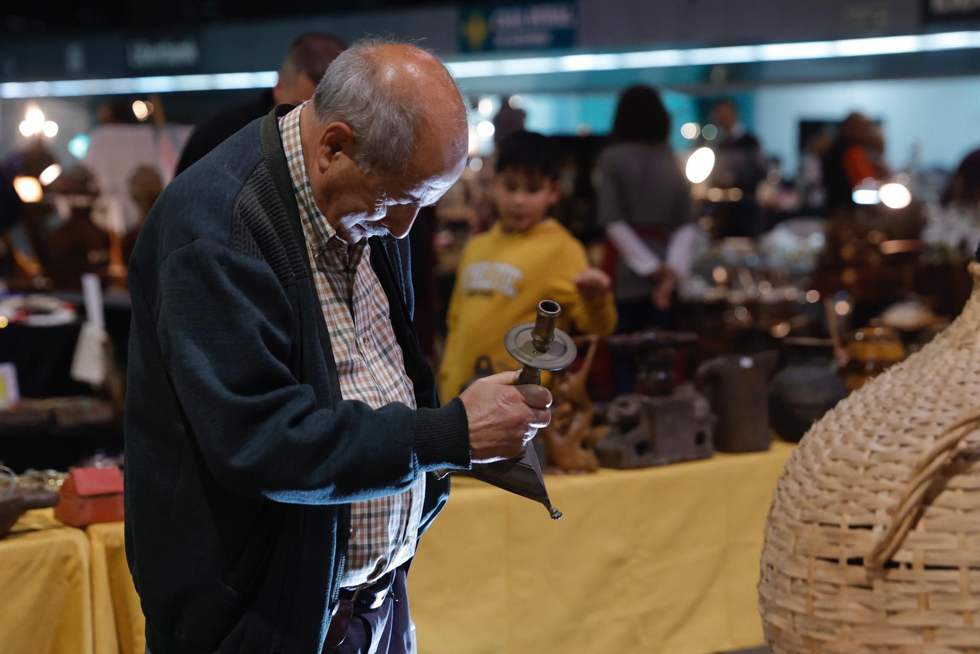 EN IMÁGENES: la feria de antigüedades y artículos vintage de Avilés