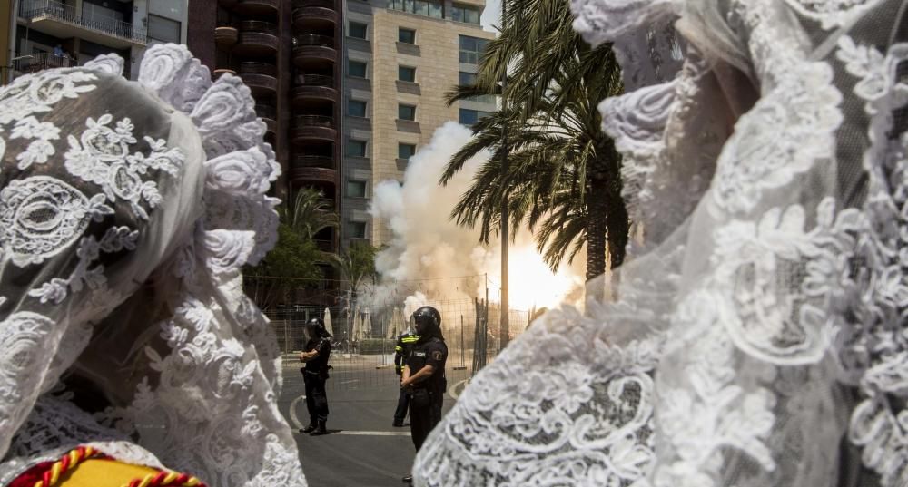 La mascletà de la pirotecnia Piromart no entrará en concurso al no llegar al tiempo mínimo exigido. Disparo correcto, sin alardes, en su debut en la Península