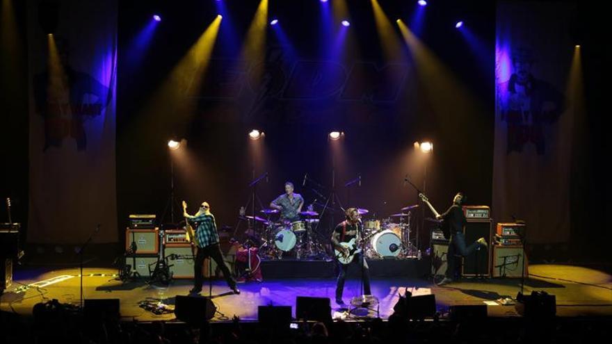 Eagles of Death Metal lanzan el concierto de Bataclan