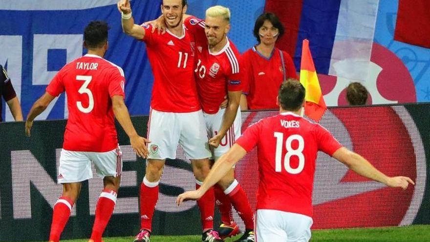 Gales se clasifica primero de grupo y elimina a Rusia (0-3)