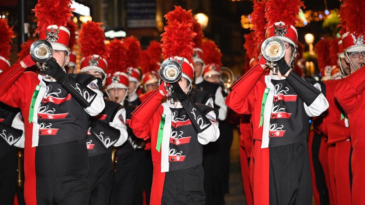 La banda de Italia, en uno de los momentos del desfile final de fiestas