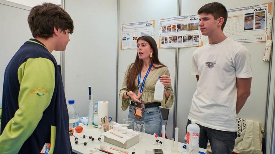 Alumnado en actividades científicas. | FdV