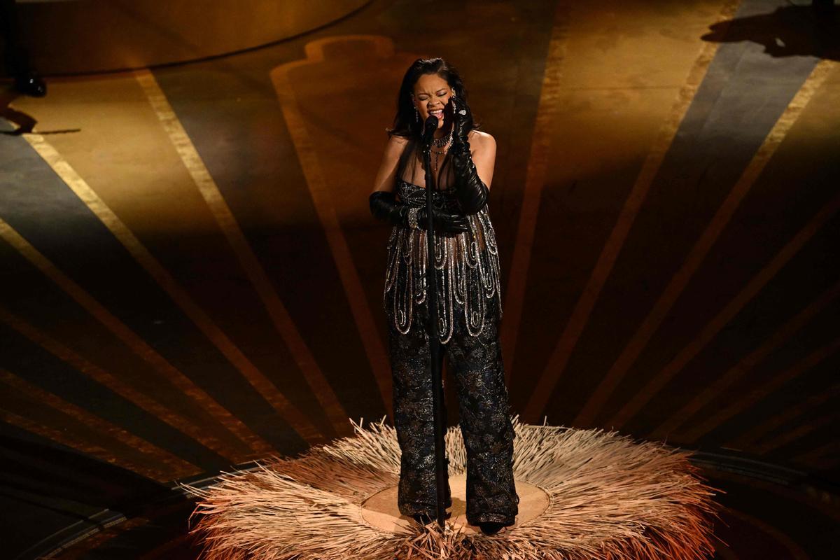 Rihanna interpreta Lift me up en los Oscar 2023