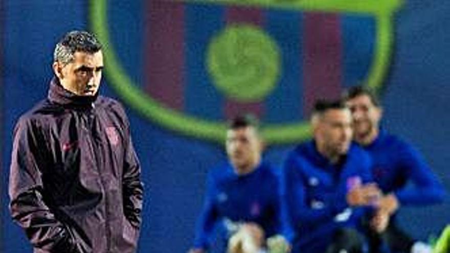 Ernesto Valverde durant l&#039;entrenament d&#039;anit del Barça