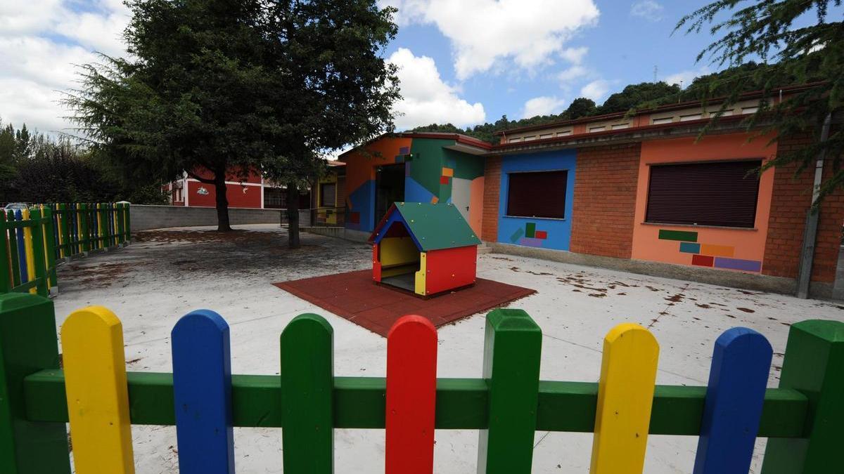 Instalaciones de una de las "escuelinas" de Sama.