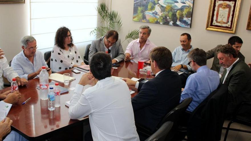 El alcalde, García Urbano, durante la reunión de este jueves.