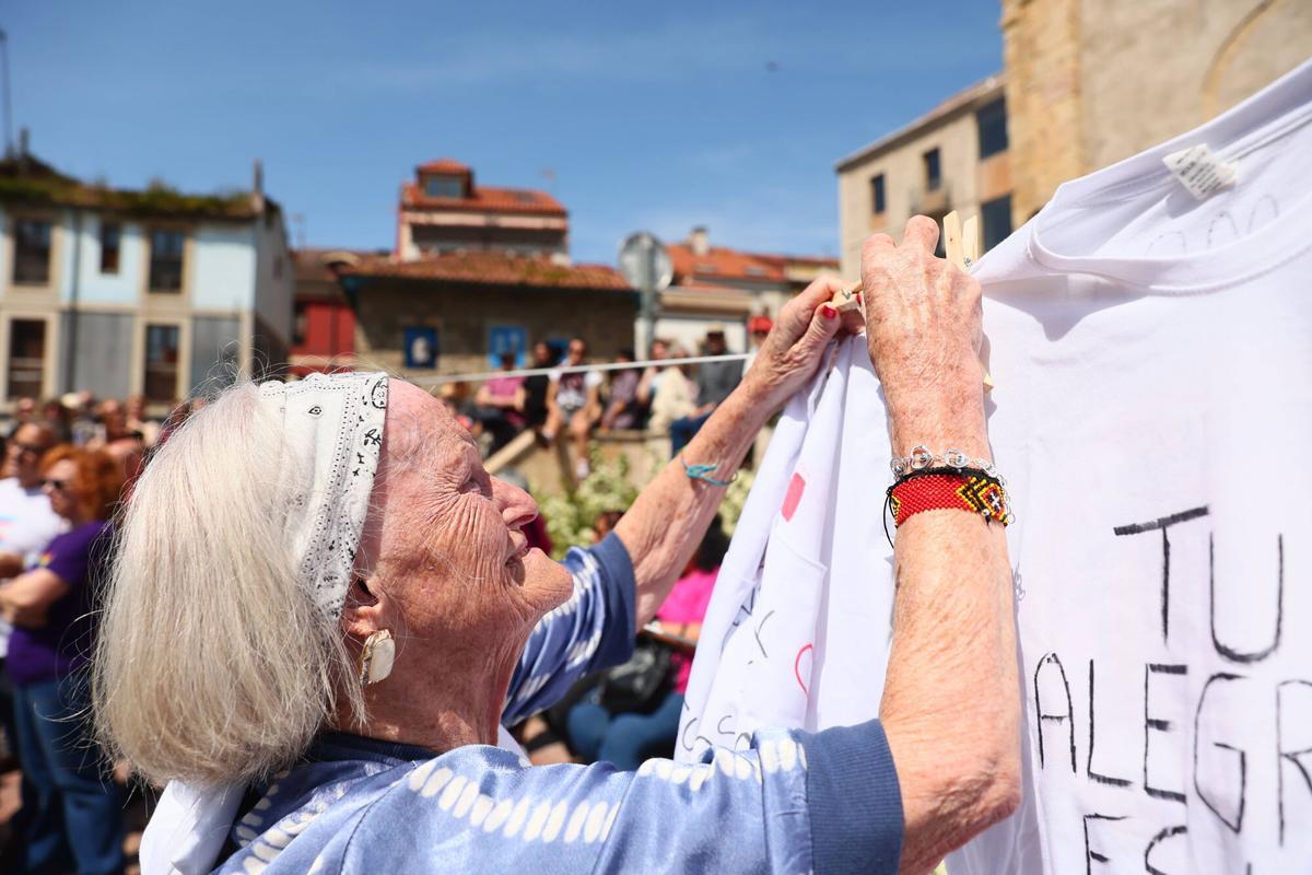 GIJÓN. Plaza del Lavaderu. Acto de homenaje a Rambal por el 50 aniversario de su asesinato GIJÓN. Plaza del Lavaderu. Acto de homenaje a Rambal por el 50 aniversario de su asesinato