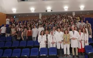 El hospital Reina Sofía da la bienvenida a sus 135 nuevos residentes: "Detrás de cada diagnóstico hay una persona"