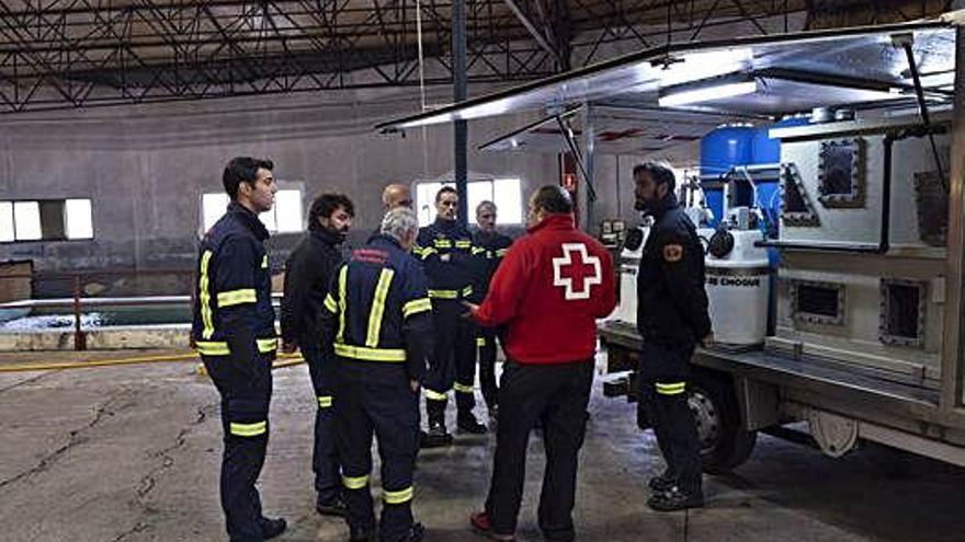 Cruz Roja recrea la estructura del agua