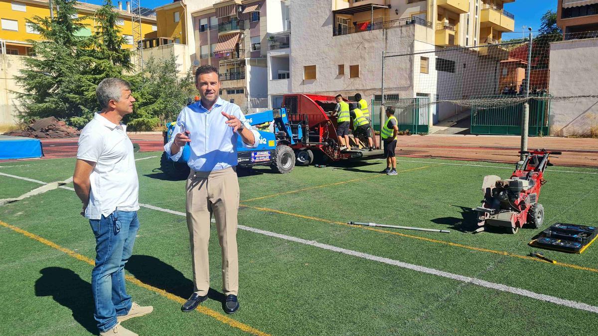 El alcalde de Caravaca, José Francisco García, visita las obras del complejo deportivo