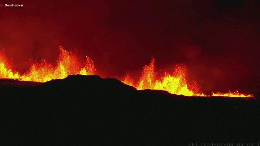 Espectaculars imatges de l&#039;erupció del volcà Fagradalsfall a Islàndia
